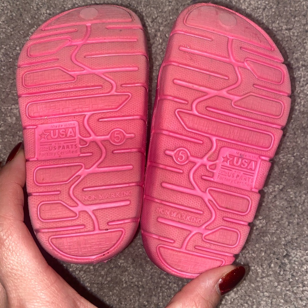 Off brand toddler crocs, SIZE 5